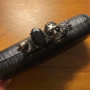 Knuckleduster Clutch